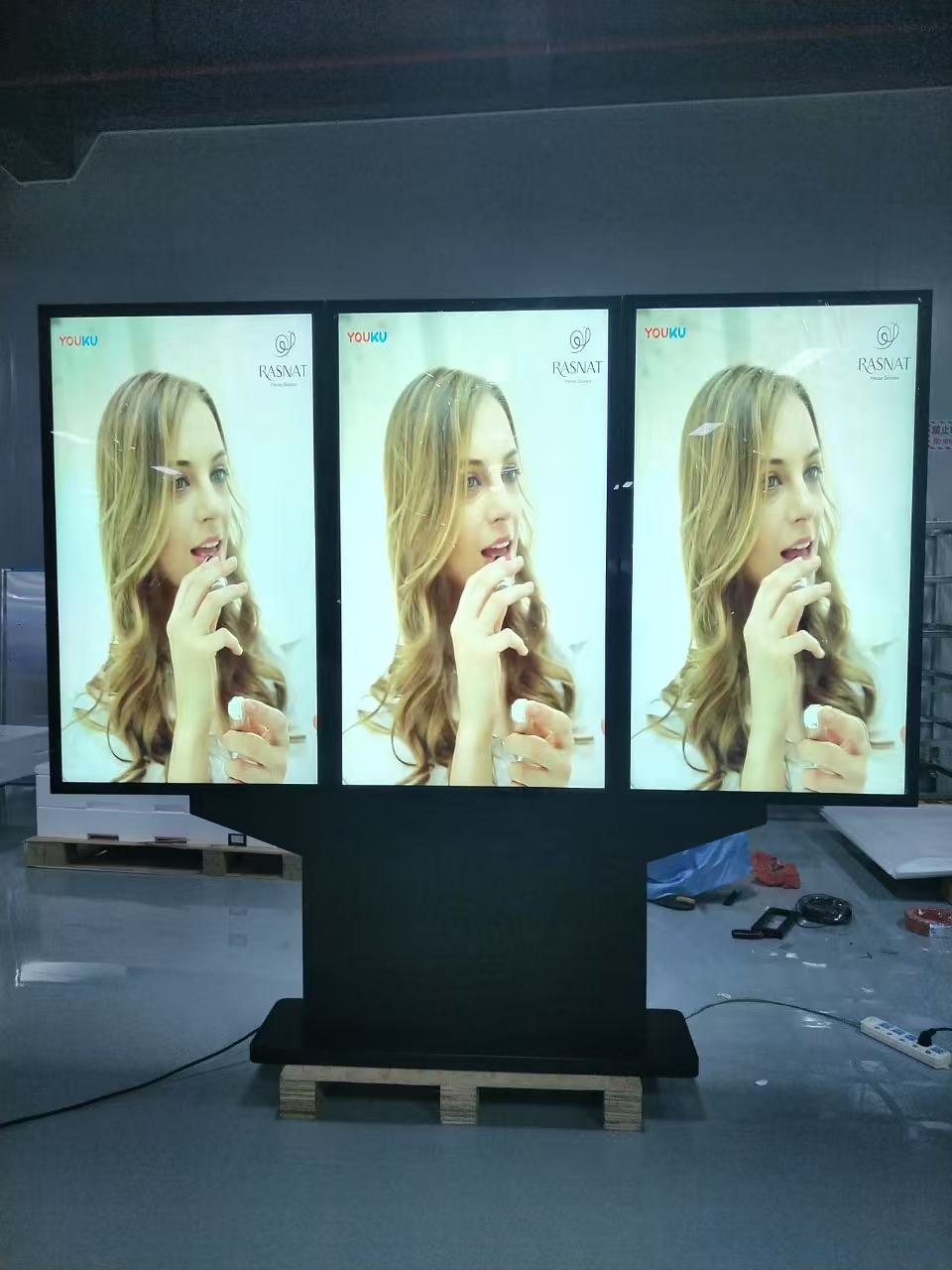 4K 49 55 65 75 -tolline kolmekordne ekraan välist
